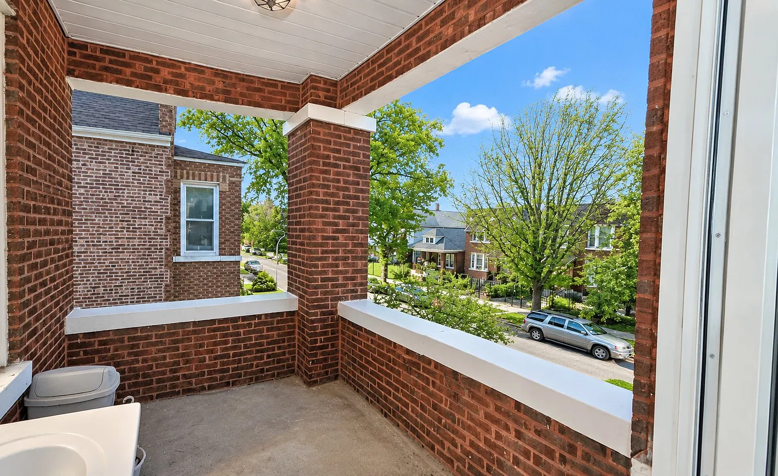 3 bed, 1400 sqft, $2,100 — Photo 2