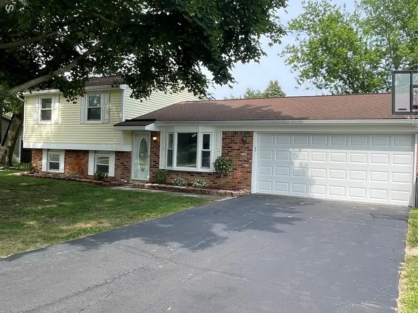 3834 Tara Dr, Highland, MI 48356