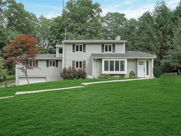 30 Lundys Ln, Thornwood, NY 10594
