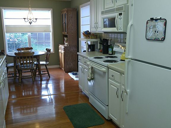 5th image of 3429 Cave Springs Ave