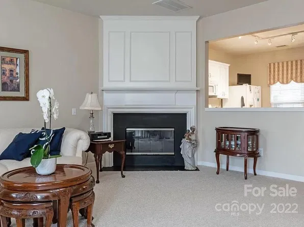2783 Thornbush Ct, Charlotte, NC 28270
