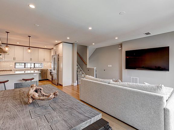 2nd image of 2301 N Rockwell St #2