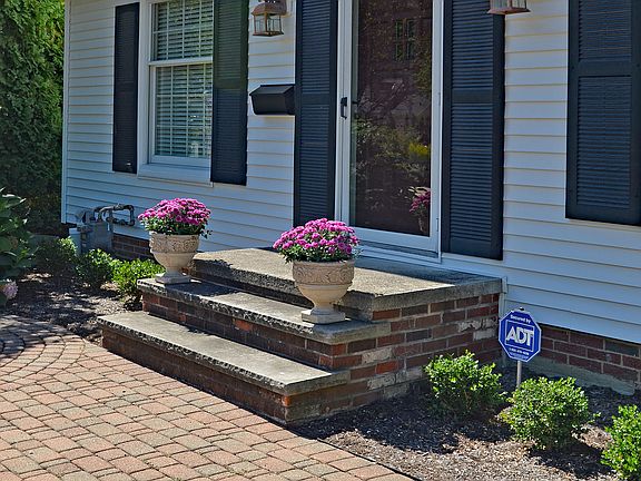 3rd image of 370 Lake Forest Dr