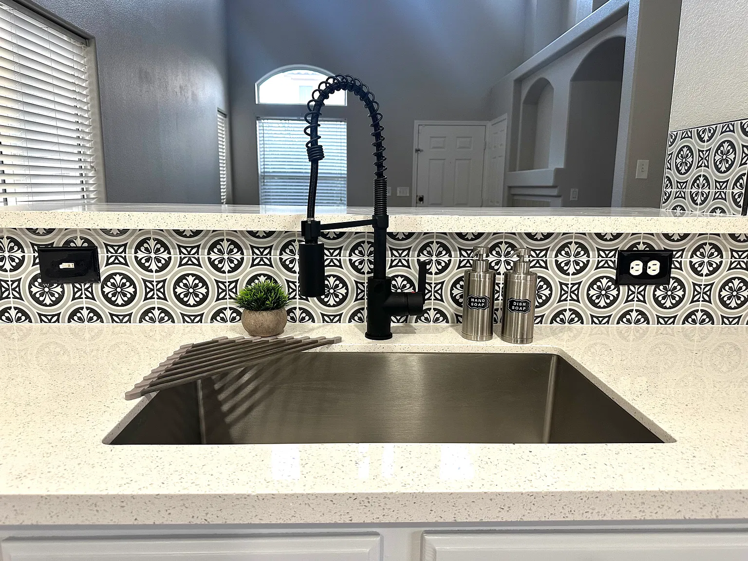 3 bed, 1650 sqft, $2,200 — Photo 4