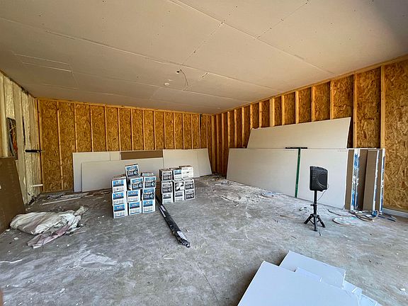 5th image of 871 Fir Lane