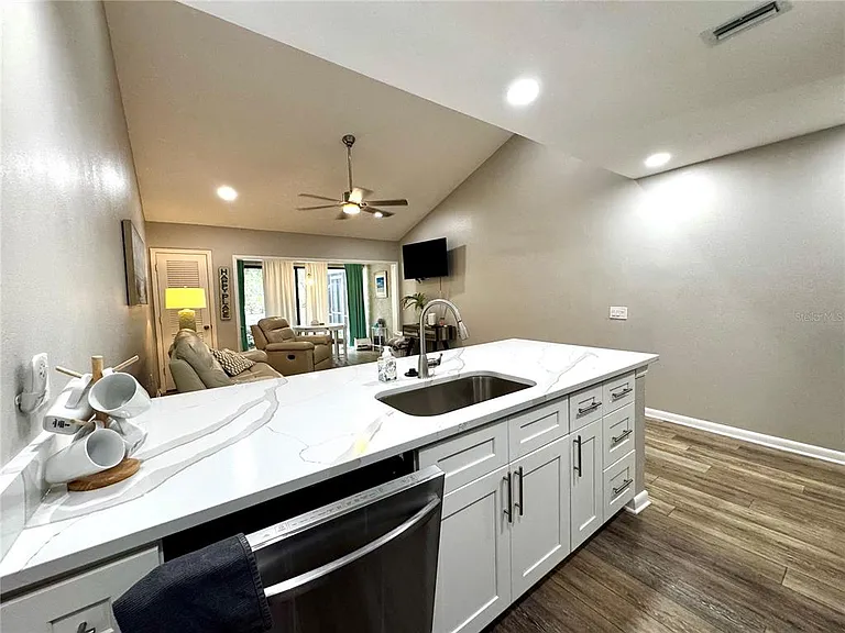 4707 Winslow Beacon #2 — Photo 16