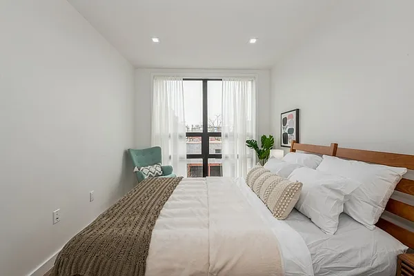 Sold by E Realty International Corp | media 23