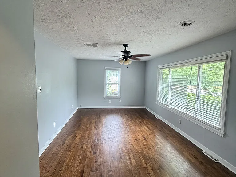 416 W Wenger Rd — Photo 14