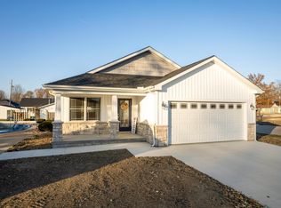 2 Crestwood Dr, Winchester, IN 47394