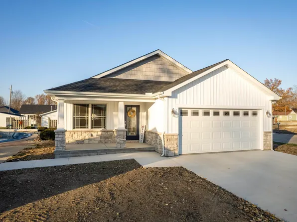 2 Crestwood Dr, Winchester, IN 47394