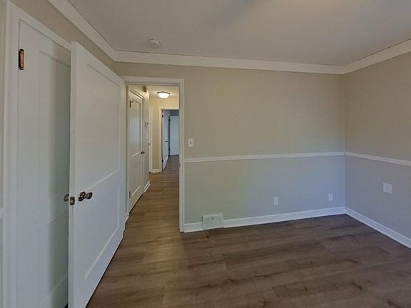 5th image of 610 Idaho Ave E