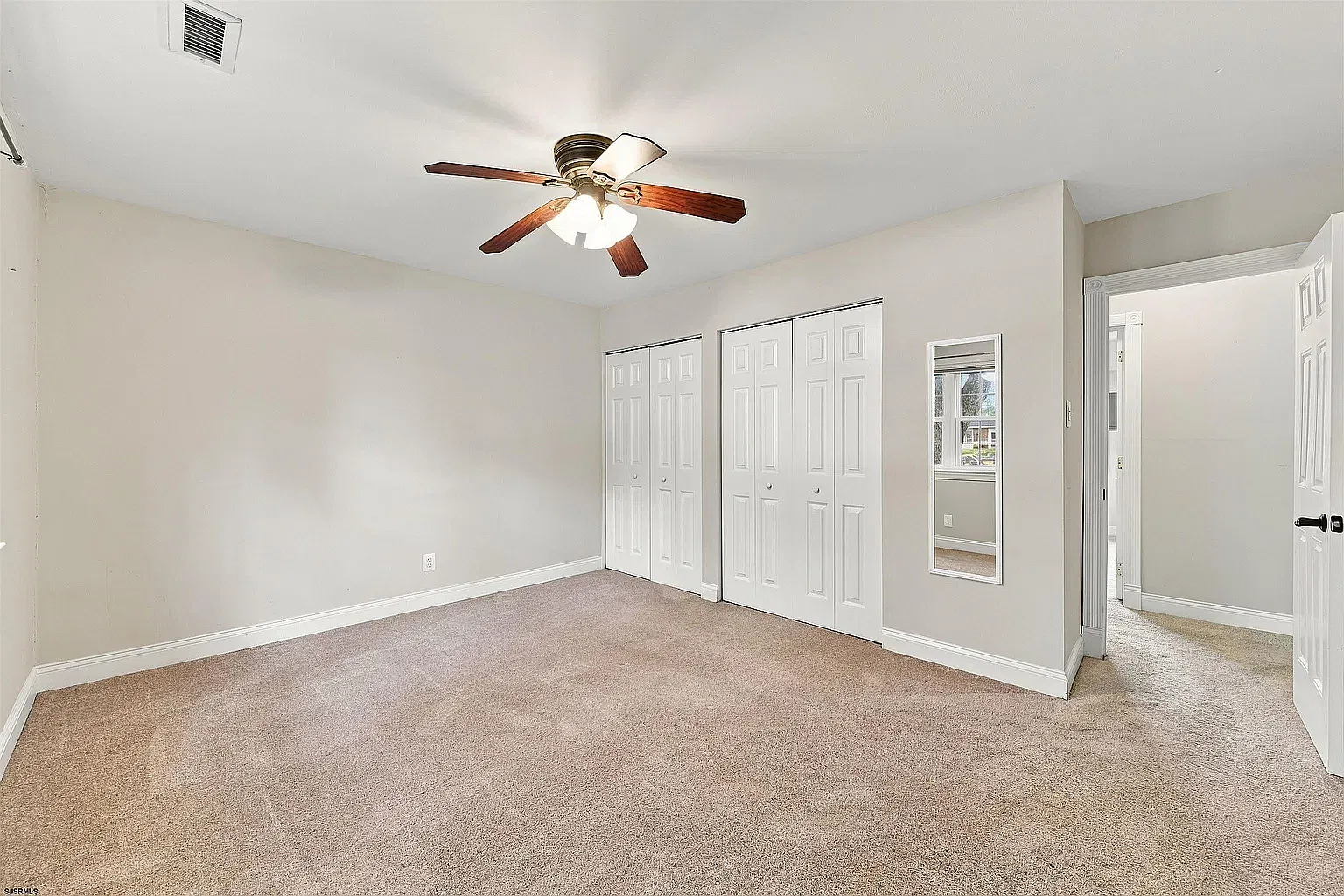 2 bed, 1050 sqft, $2,050 — Photo 2