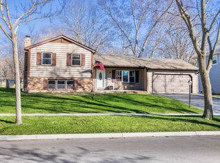 619 Scott St, Algonquin, IL 60102