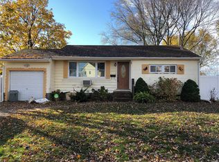 20 Chanel Dr, Brentwood, NY 11717