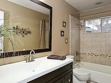3rd image of 307 Cassidy Ct