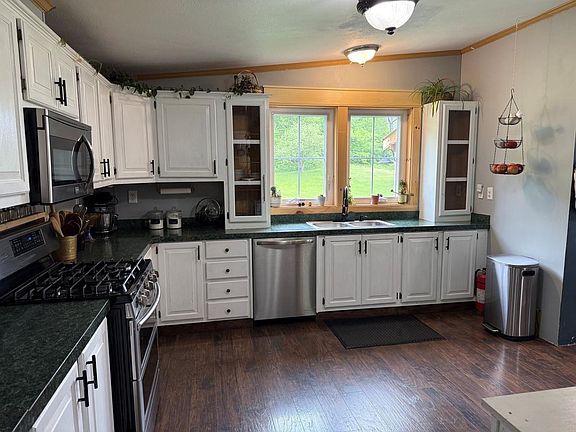 3rd image of 785 Duffy Hill Road