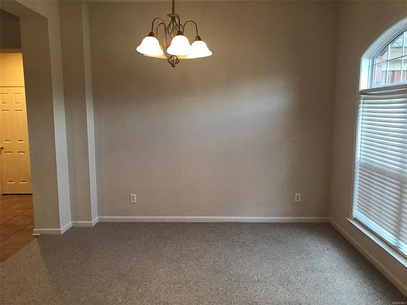 4th image of 401 Stoneybrooke Way