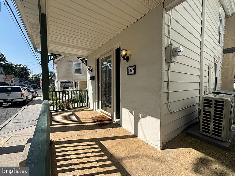 167 West Ave — Photo 2