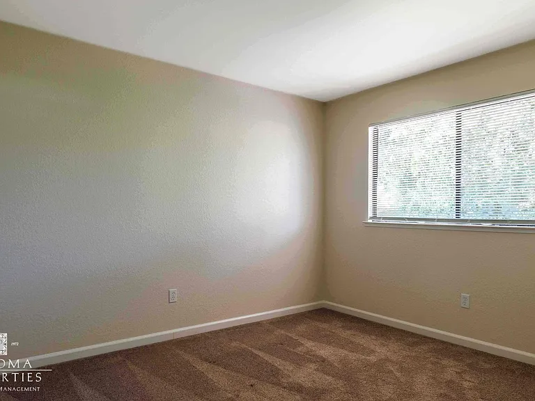 114 Melody Ct — Photo 39