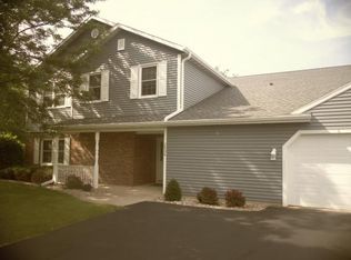 2534 Village Ln APT E, Oshkosh, WI 54904