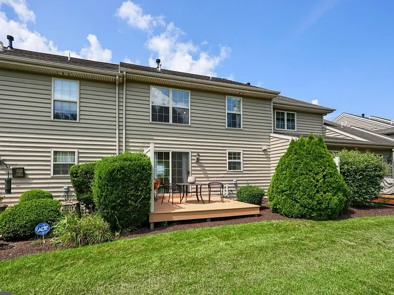 637 Royal View Dr — Photo 21