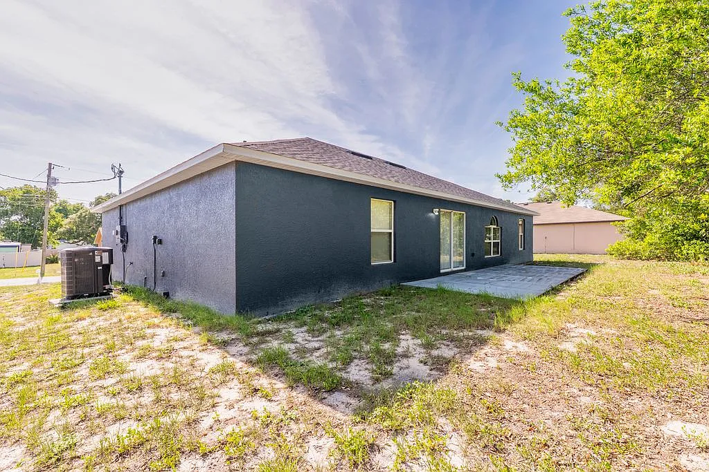 3 bed, 1950 sqft, $1,925 — Photo 3