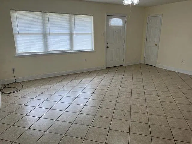 3 bed, 1600 sqft, $1,900 — Photo 4