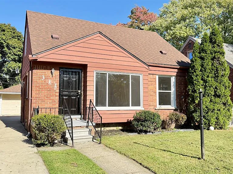 311 Amherst St — Photo 2