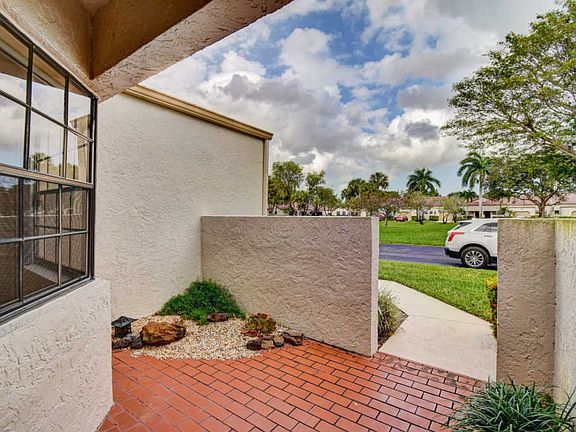 2nd image of 5930 Parkwalk Cir W