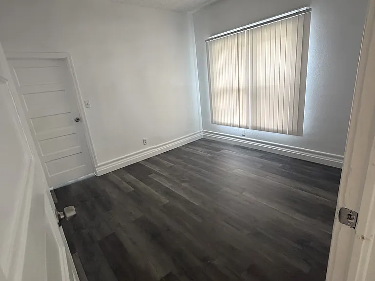 3925 S Normandie Ave — Photo 5