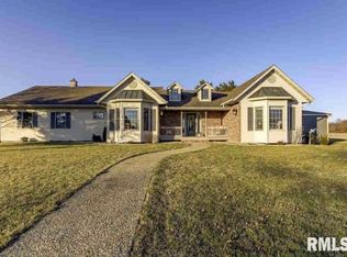 407 E Oak Grove Dr, Athens, IL 62613