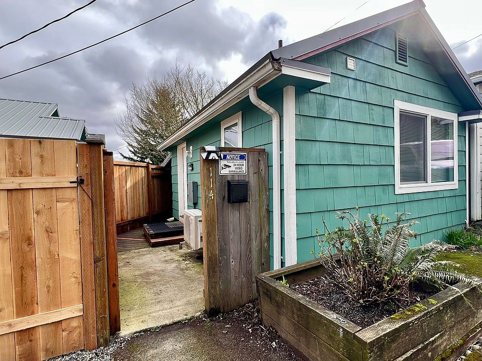 1st image of 114 W Bay Dr NW