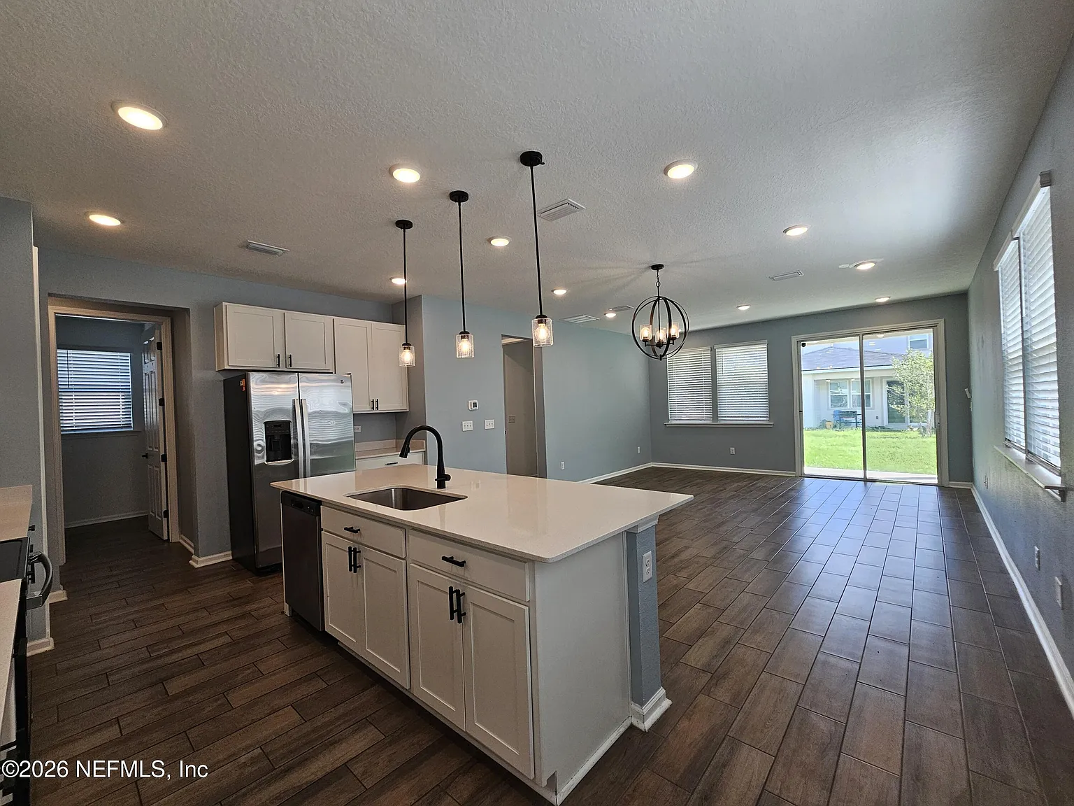 4 bed, 2.5 bath, 2120 sqft, $2,300 — Photo 2