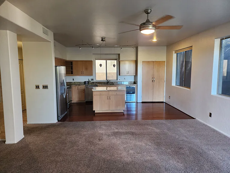 114 E Calle Zavala — Photo 8