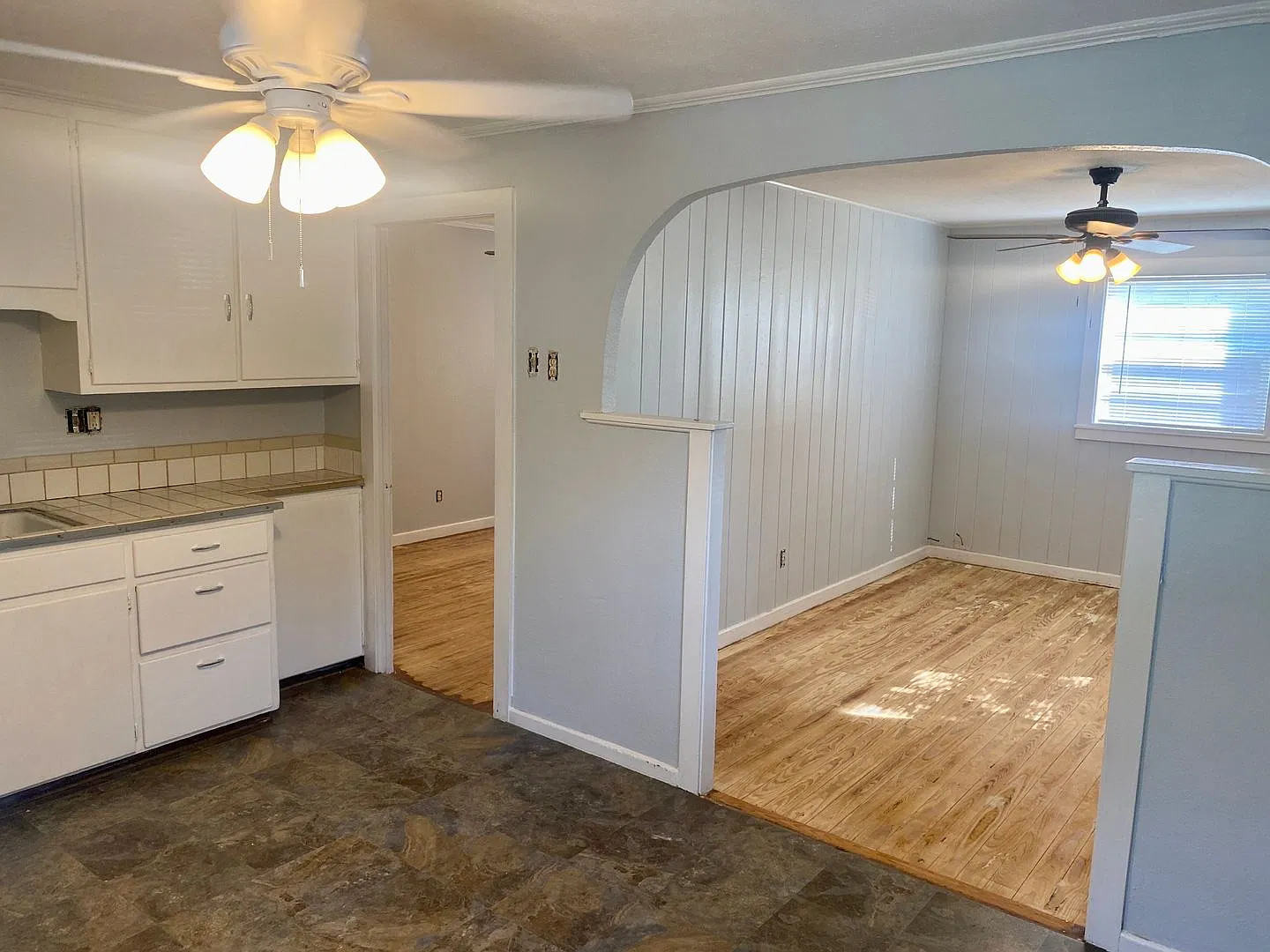 Amazing, Private 1/1 Located In Clearwater — Photo 3