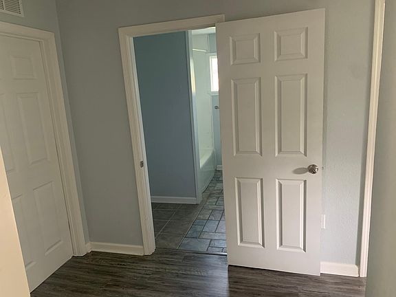 3rd image of 805 W Academy Ave