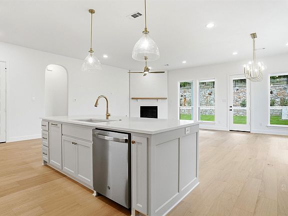 4th image of 224 Blackbird Dr