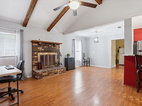 5th image of 218 Village Green Cir