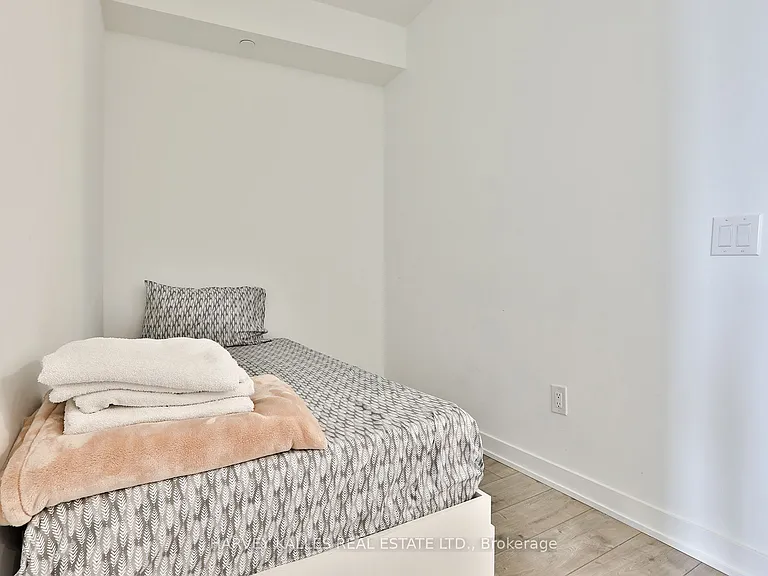 215 Lakeshore Rd W #206 — Photo 18