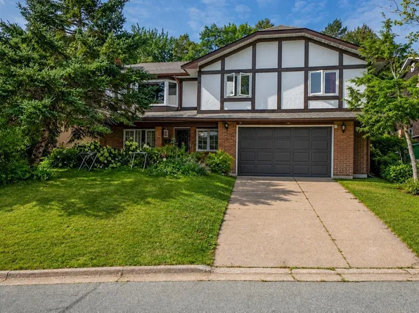 47 Forest Rd, Dartmouth, NS B3A 2M4