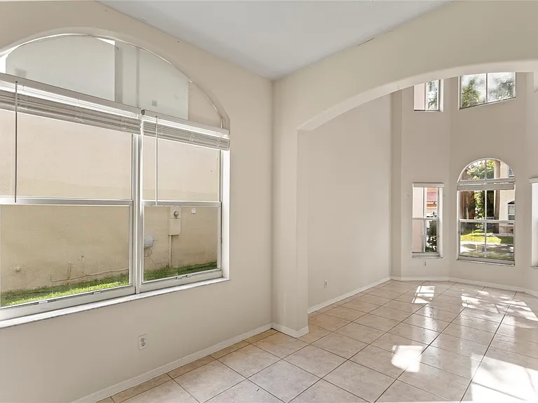 2215 NW 76th Ter — Photo 14
