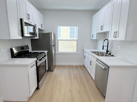 3rd image of 220 E Valencia Ave #2