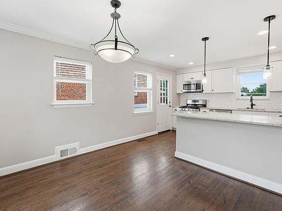 4th image of 2341 Belleview Ave