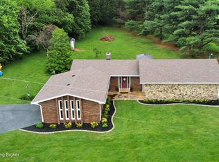 910 Hawkins Rd, Hodgenville, KY 42748