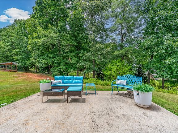 3rd image of 304 Wild Dogwood Way