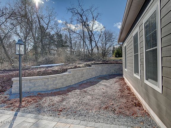 3rd image of 169 Windsor Way