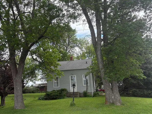 2304 Lawler St, Emmetsburg, IA 50536