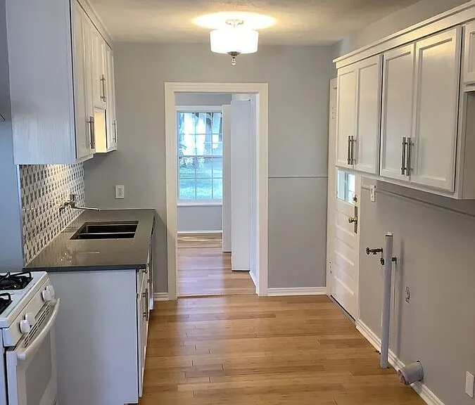 213 Donald St — Photo 3