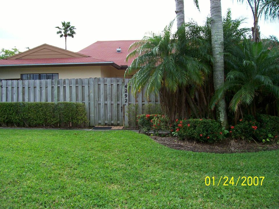 1st image of 4292 Woodstock Dr APT B