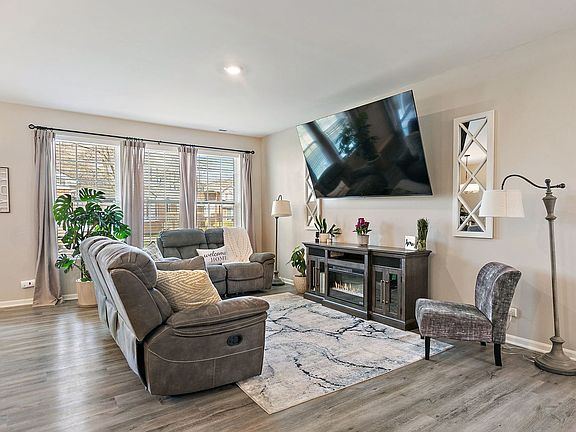 4th image of 1204 Draper Rd